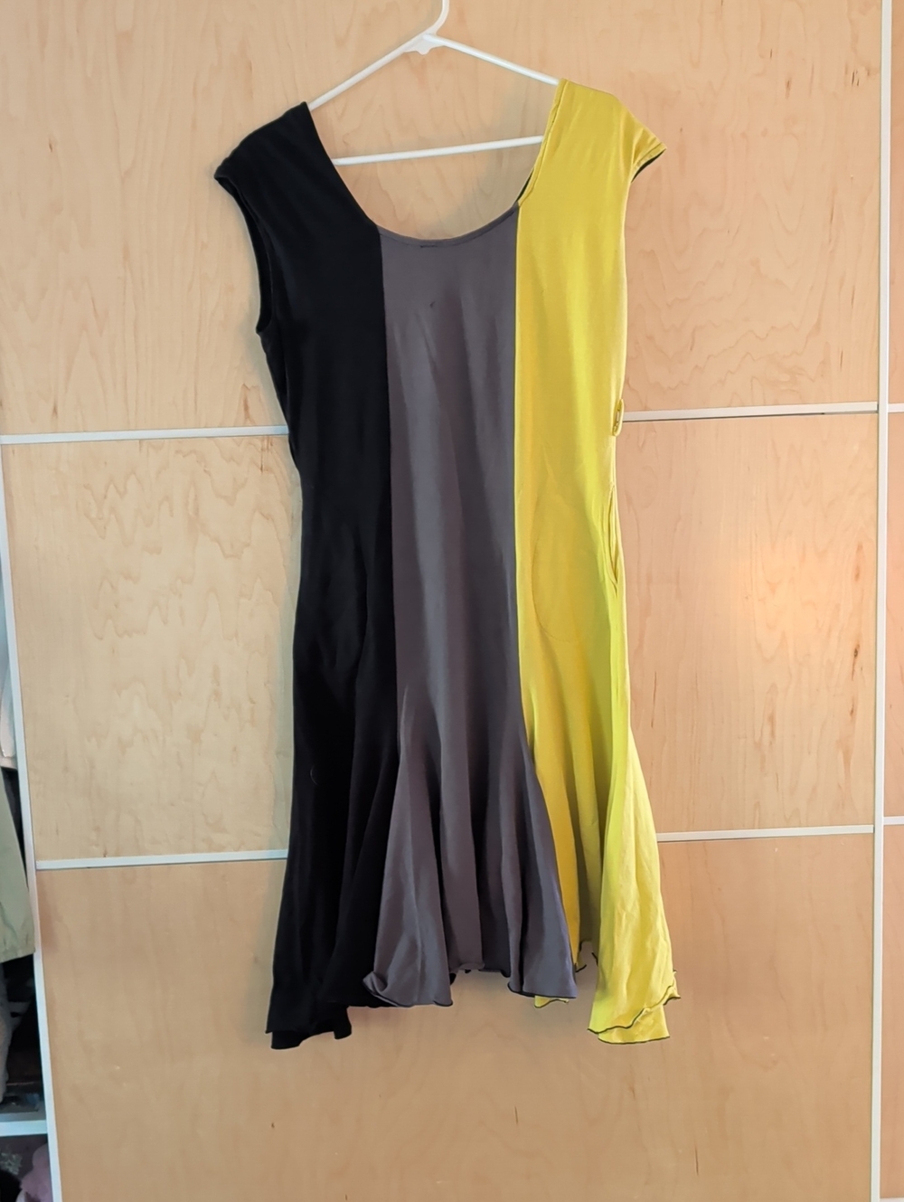 Effie's Heart Black, Gray & Yellow Colorblock Cap Sleeve Midi Dress